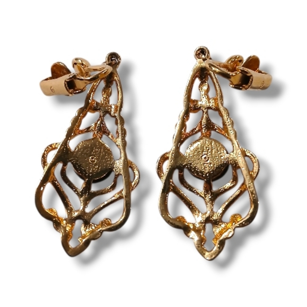 Avon Vintage "Gentle Drama" Clip-On Earrings - Picture 2 of 2